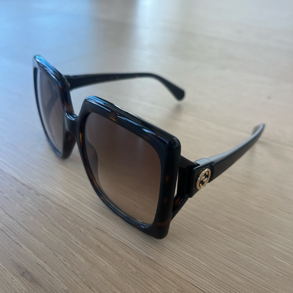 Gucci Tortoiseshell oversized Sunglasses